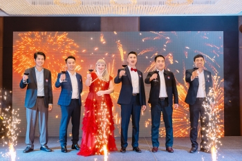 Happy New Year's Eve, Ending the New Year at the Company